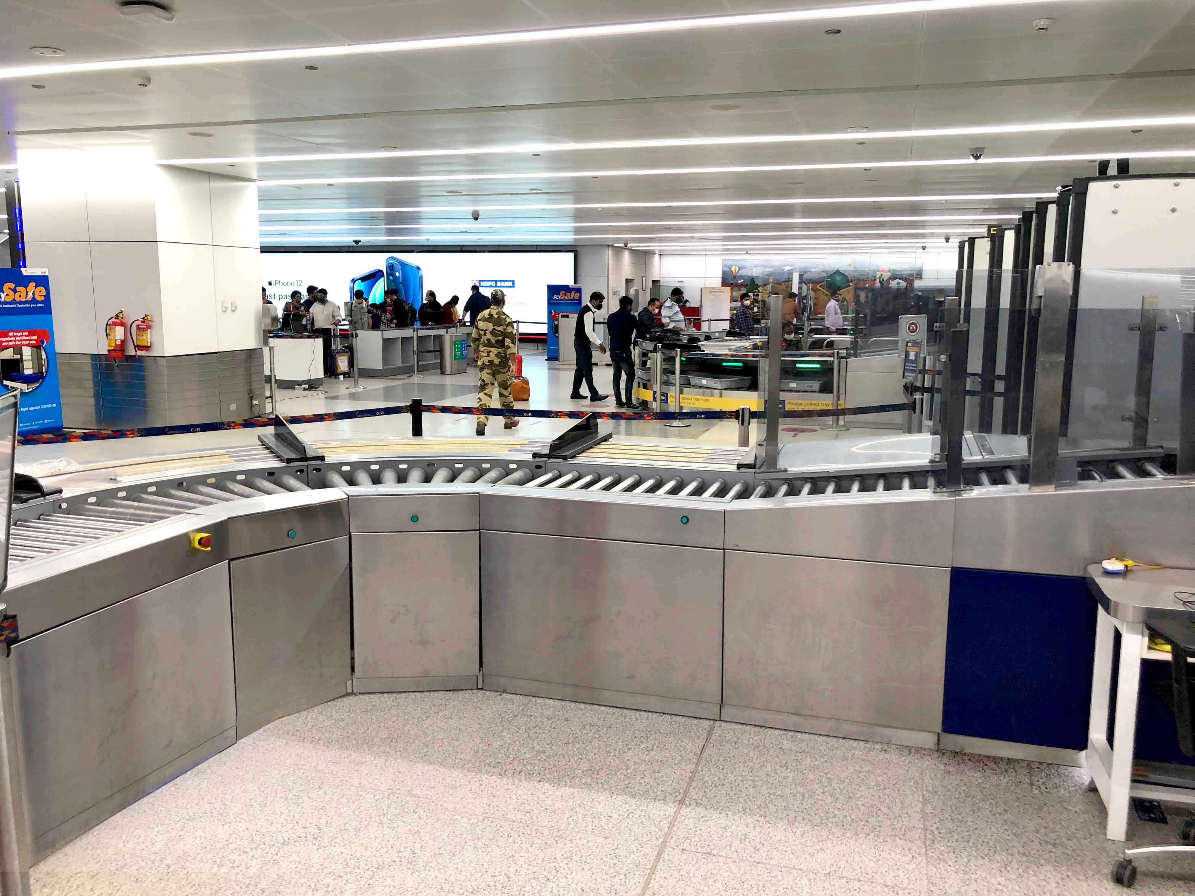 Automatic Baggage conveyor system in airports